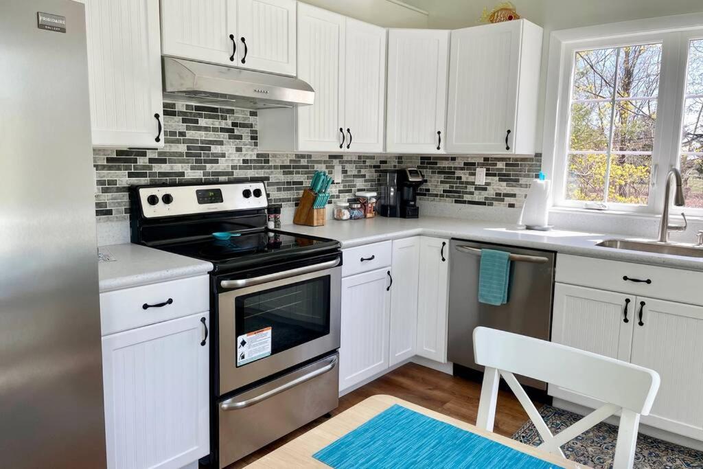 Newly Renovated Carriage House Near Town & Beaches Madison Kültér fotó